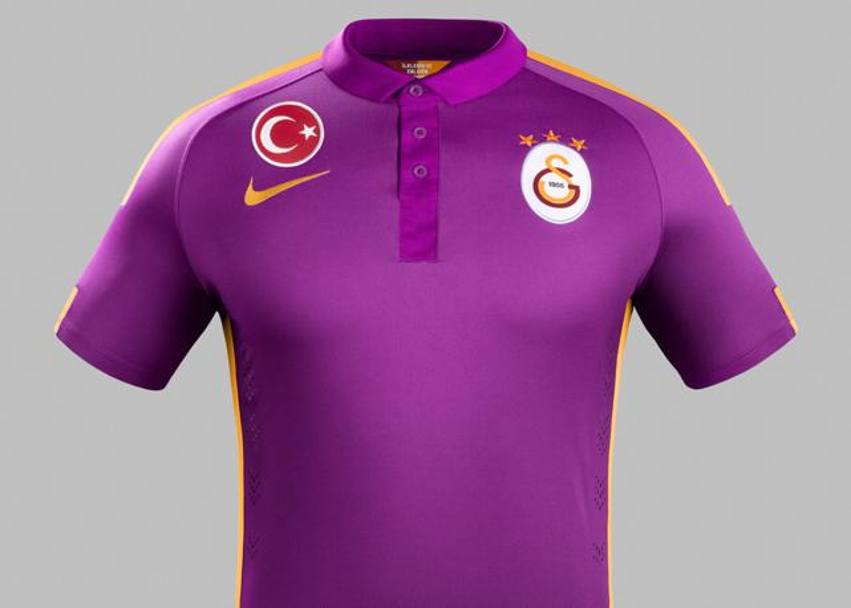 Per il Galatasaray terza maglia fucsia. Nikeinc.com